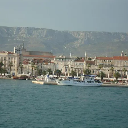 公寓 Toniko With Terrace *